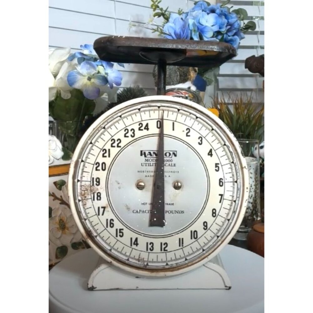 Vintage White Hanson Model 2000 Kitchen Utility Scale